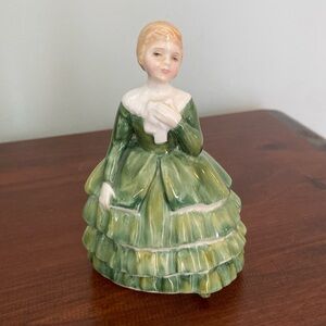 Belle HN2340 Royal Doulton
